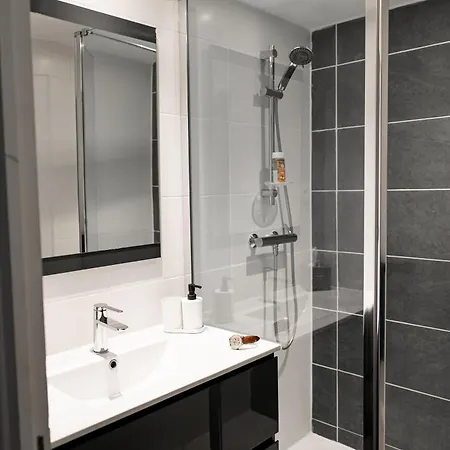 Magnifique En Pierre Avec Piscine *